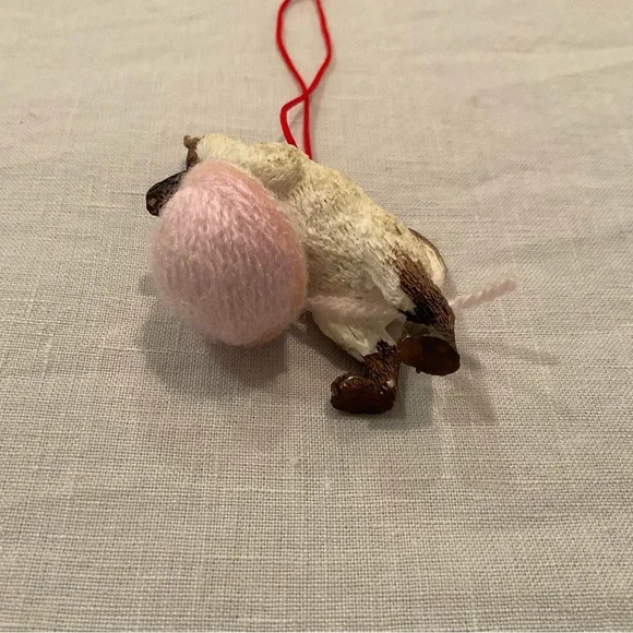 Duo of Vintage Cat Ornaments Playing with Balls of Yarn in EVC - Picture 6 of 13
